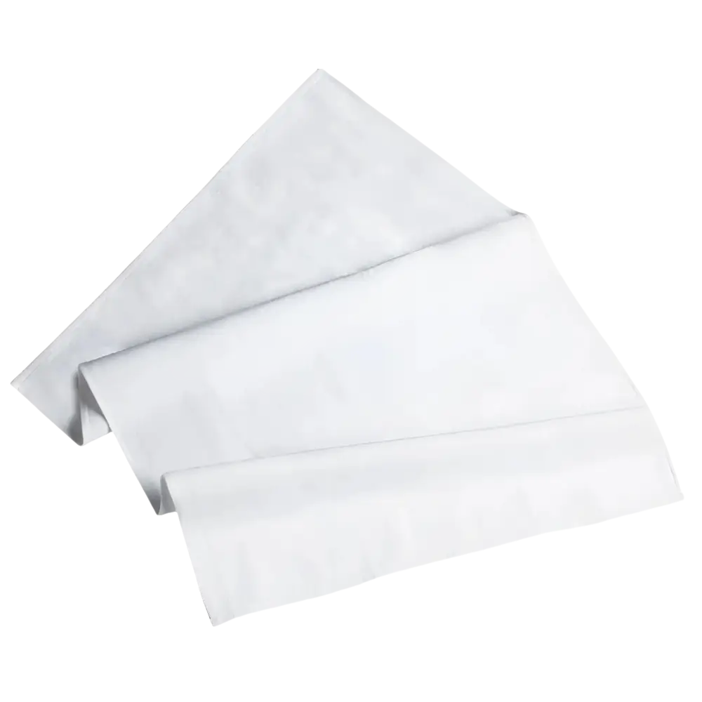 Un runner o un foulard di tessuto bianco ben piegato.