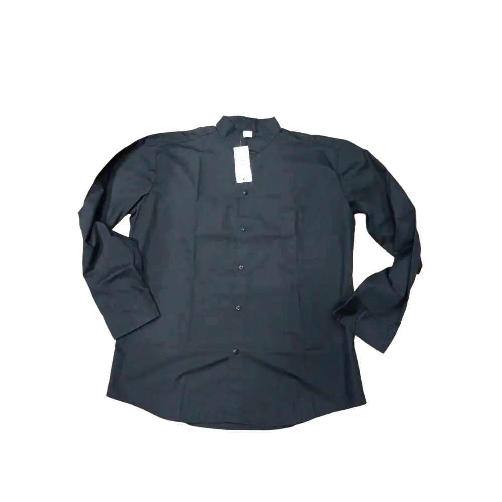 Camicetta nera a maniche lunghe con bottoni, colletto classico e design semplice.