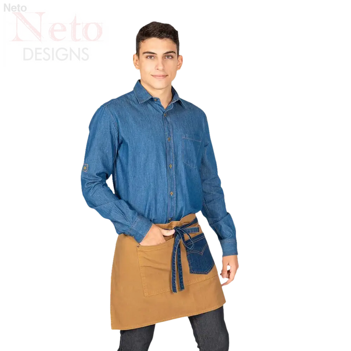 Grembiule corto jeans colorato in denim indaco con camicia blu