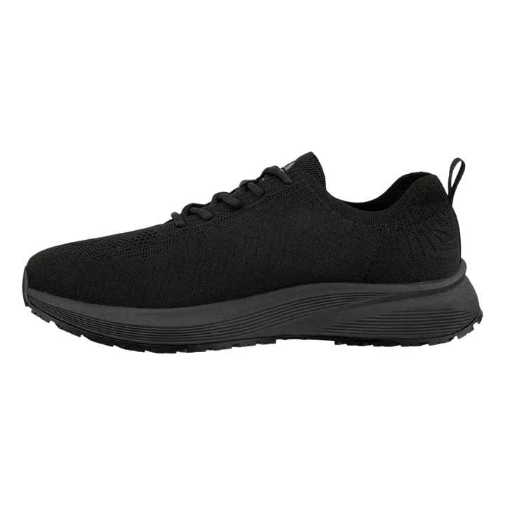 Sneaker in maglia nera con tomaia testurizzata e lacci coordinati.